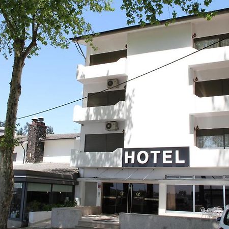 Hotel Chale Паредес Екстериор снимка