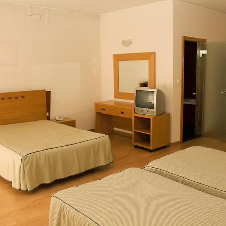Hotel Chale Паредес Екстериор снимка