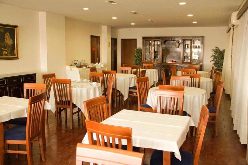 Hotel Chale Паредес Екстериор снимка