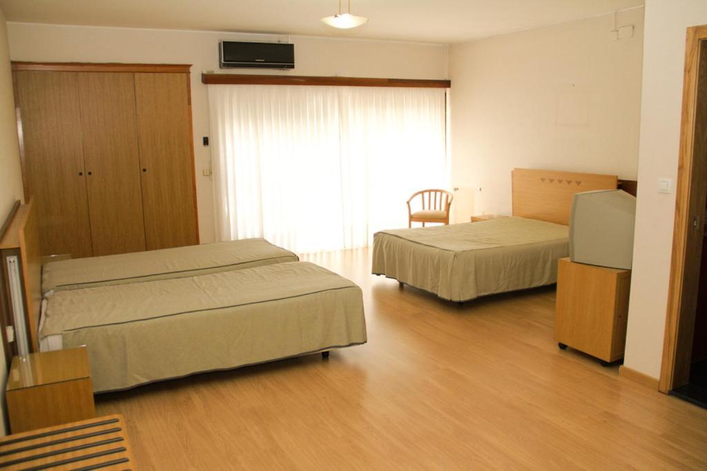 Hotel Chale Паредес Екстериор снимка