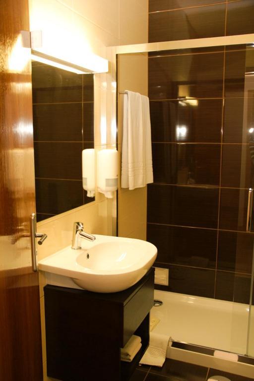 Hotel Chale Паредес Стая снимка