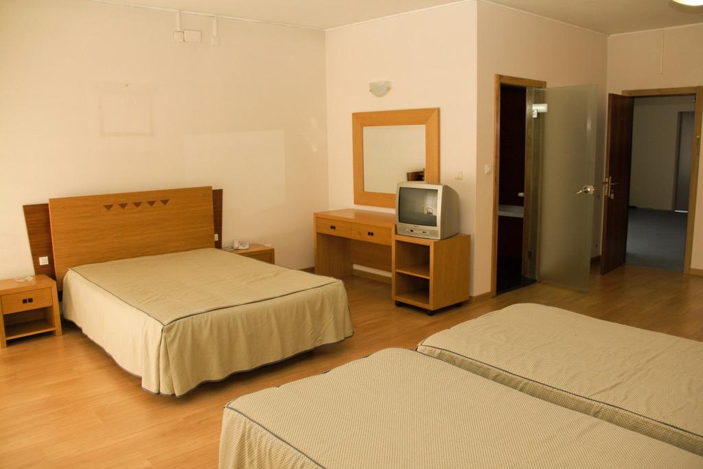 Hotel Chale Паредес Екстериор снимка