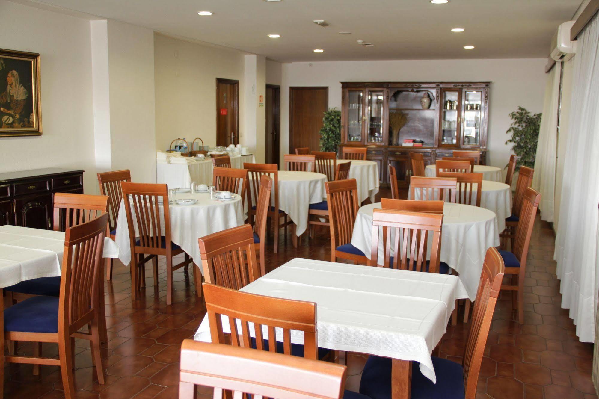 Hotel Chale Паредес Екстериор снимка