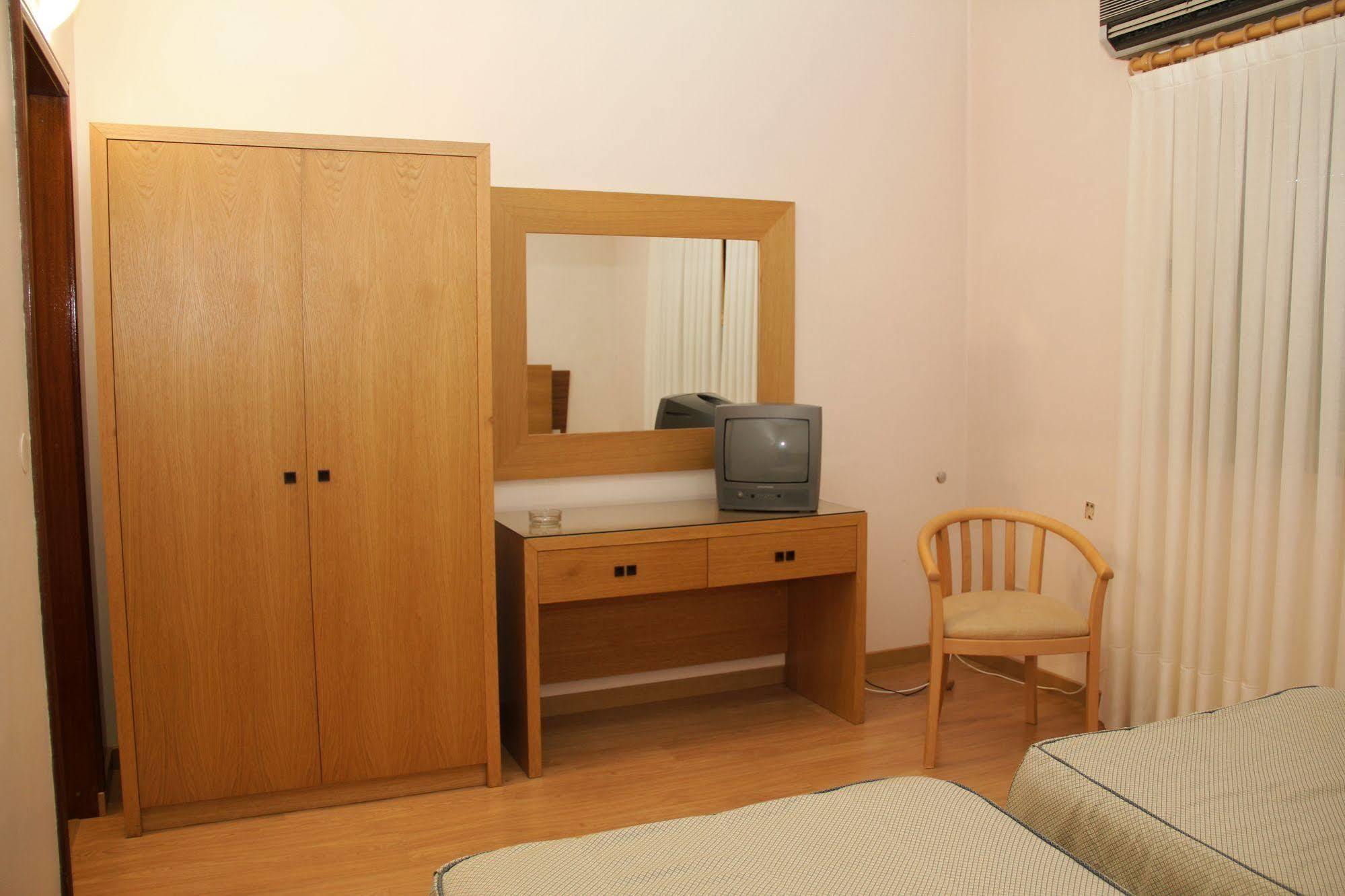 Hotel Chale Паредес Екстериор снимка