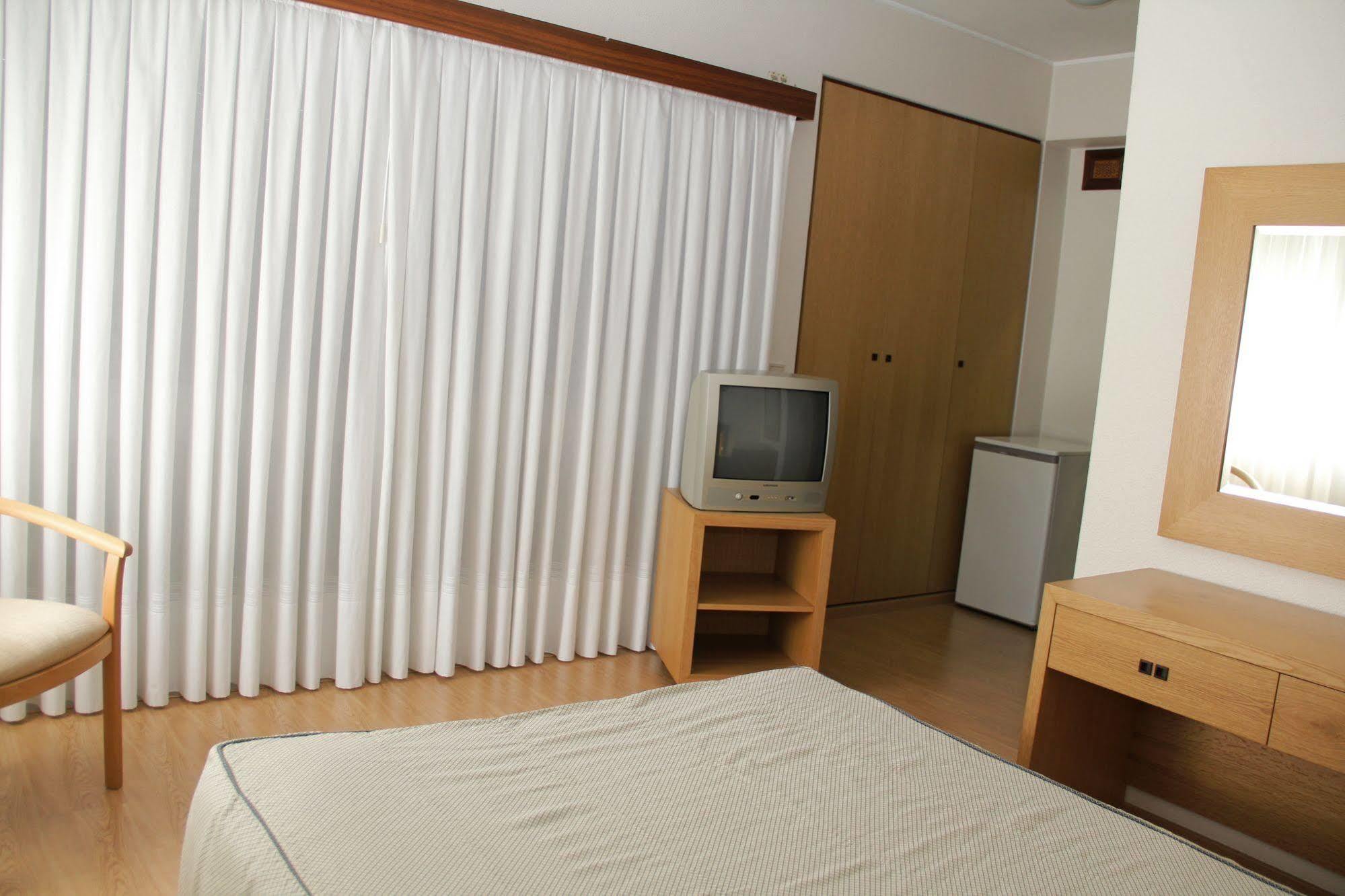 Hotel Chale Паредес Екстериор снимка