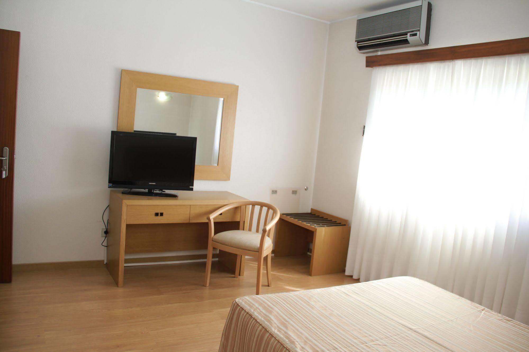 Hotel Chale Паредес Екстериор снимка