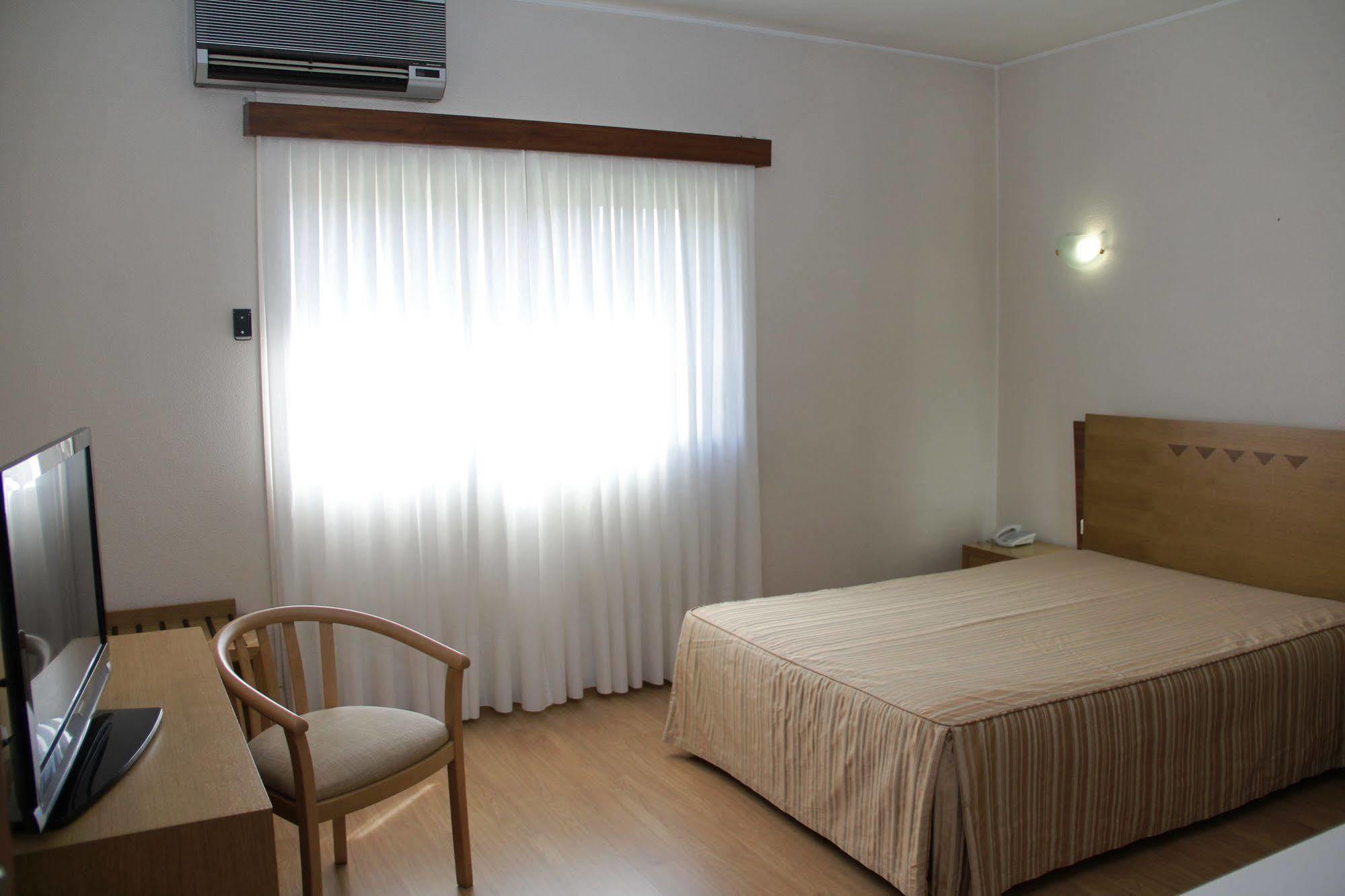 Hotel Chale Паредес Екстериор снимка