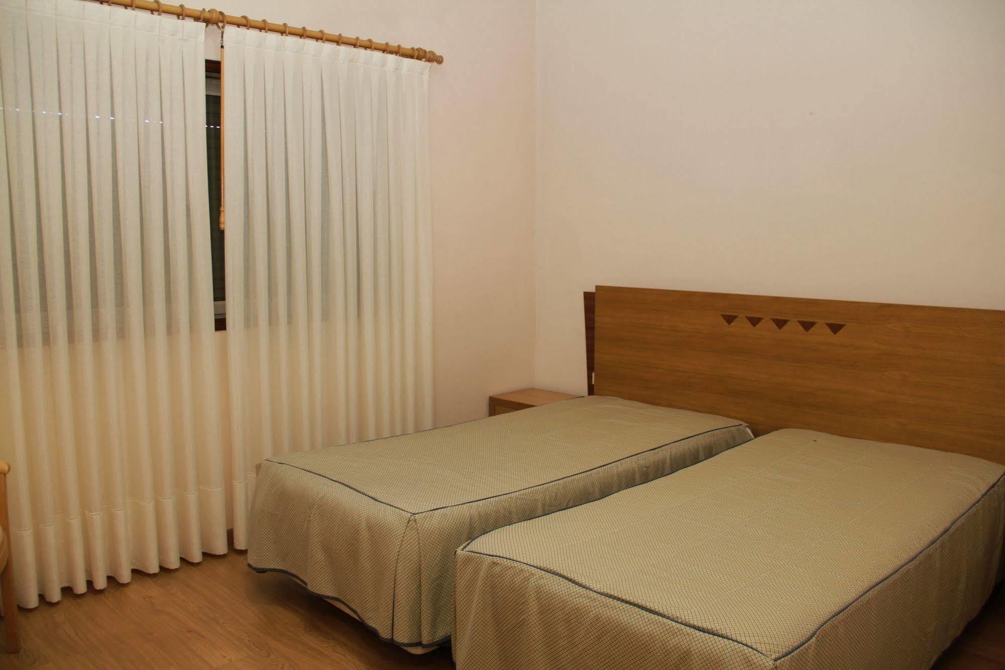 Hotel Chale Паредес Екстериор снимка