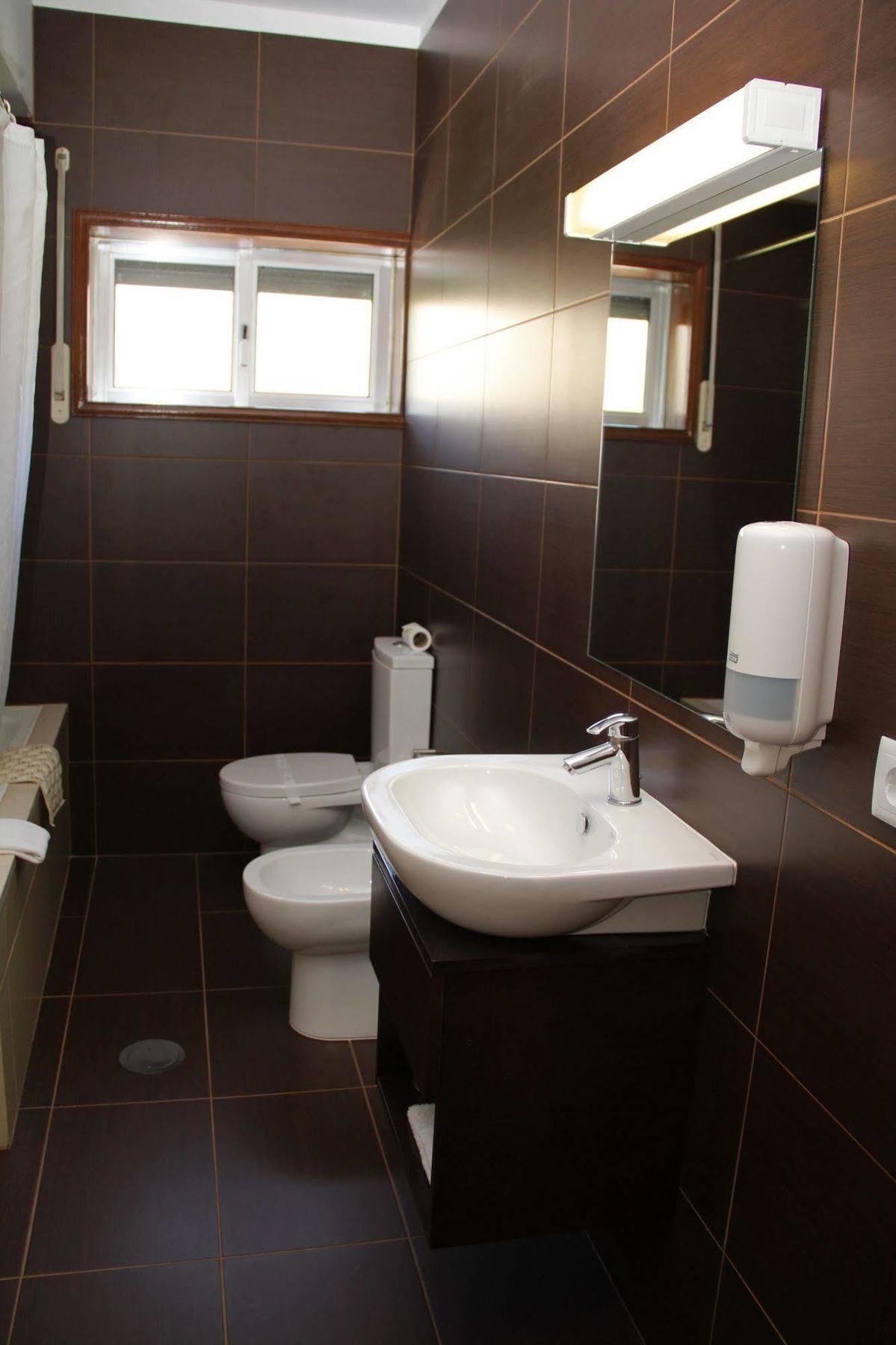 Hotel Chale Паредес Екстериор снимка