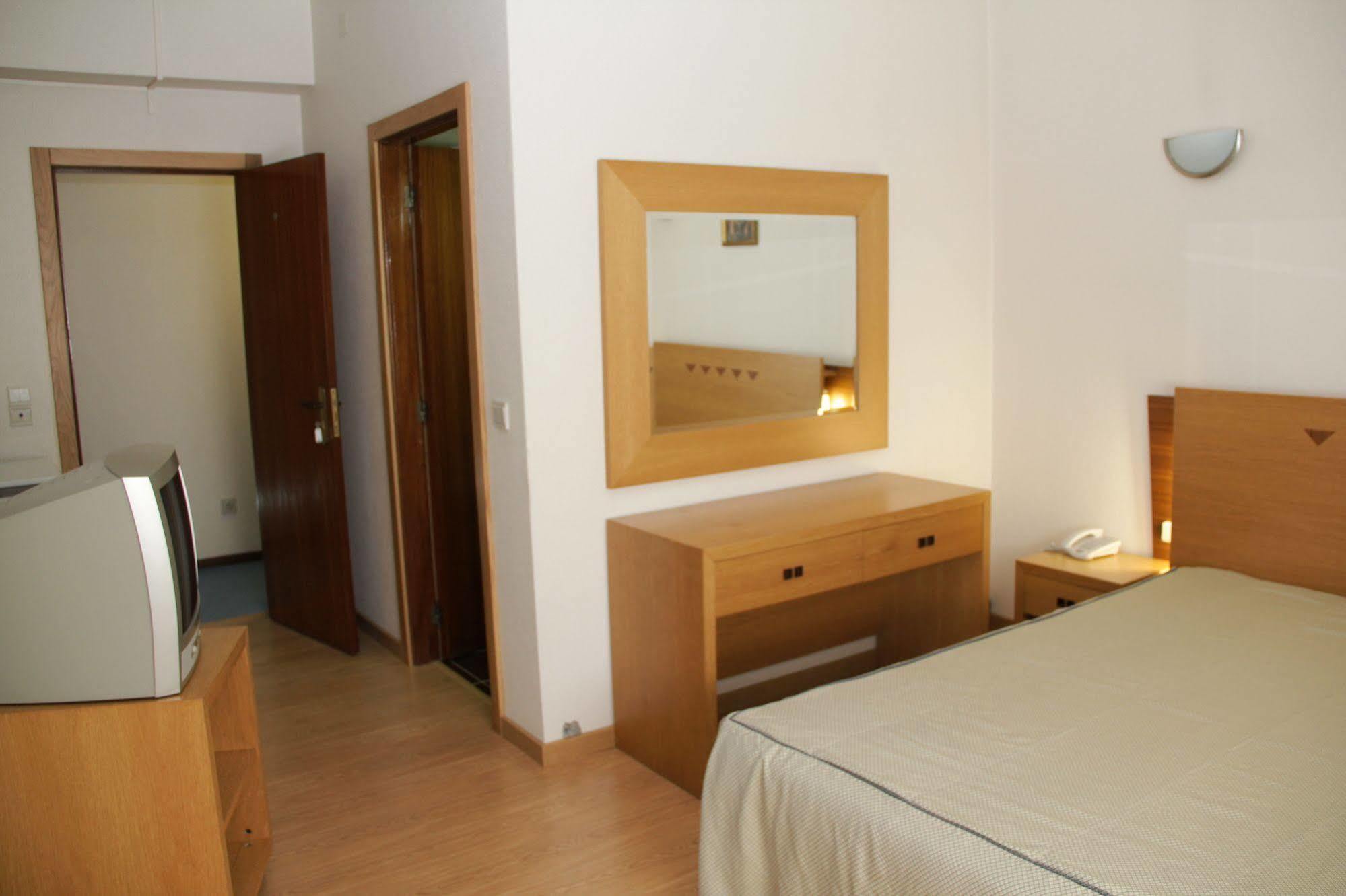Hotel Chale Паредес Екстериор снимка