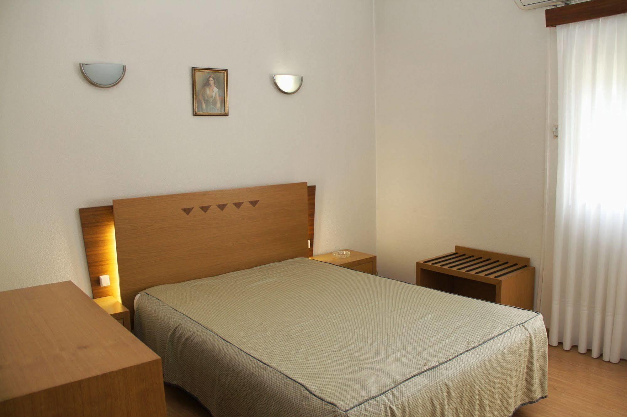 Hotel Chale Паредес Екстериор снимка